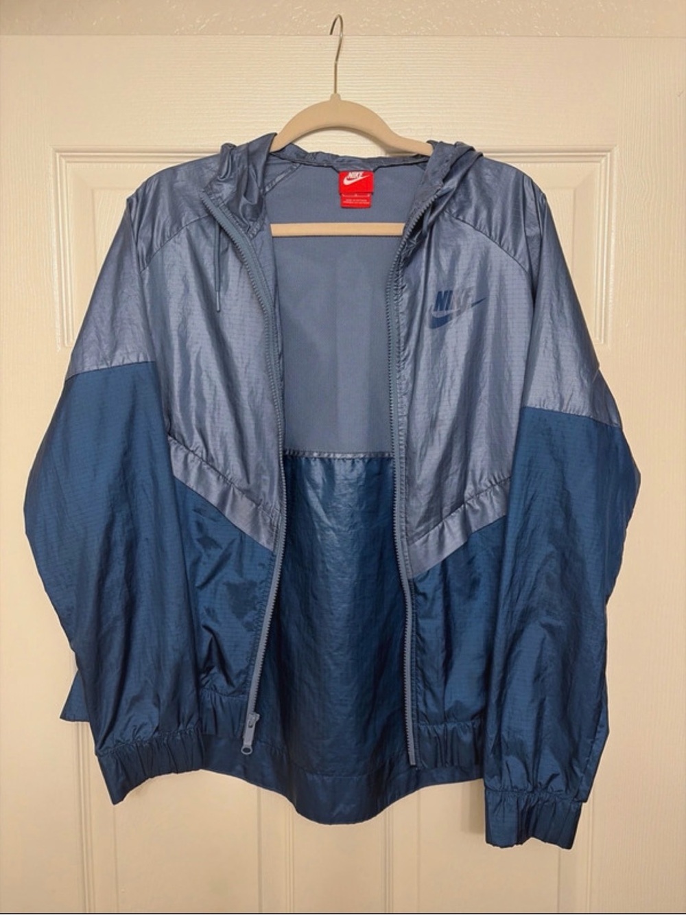 Nike Women’s Full-Zip Windbreaker Jacket